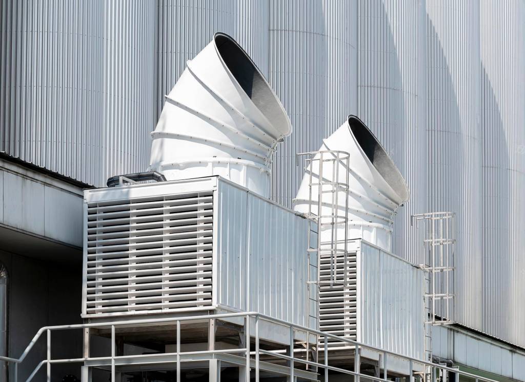 Система вентиляции на здании завода